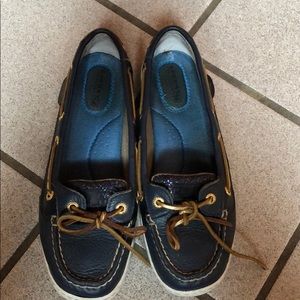 Navy blue sperry top sidearms